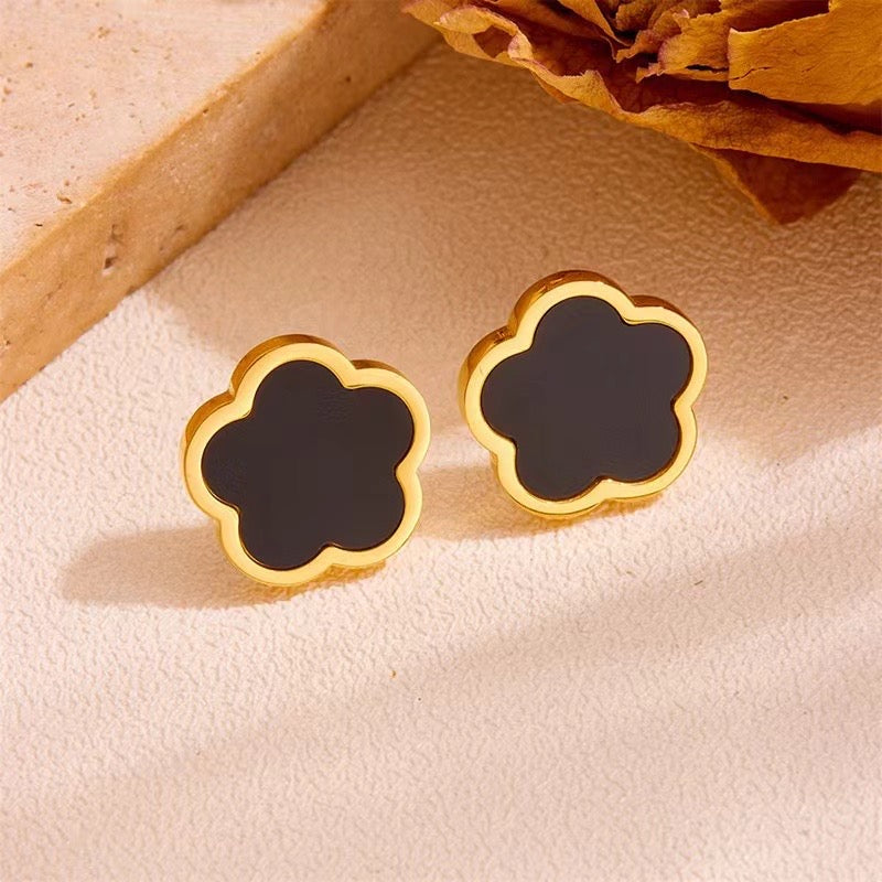 Stainless Steel Parthenocissus Grass Electroplated Shell 18K Gold Plated Simple Style O-Shaped Chain earrings. In black and white.