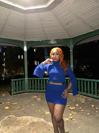 LMini red dress with slits on sleeves, with gold belt.