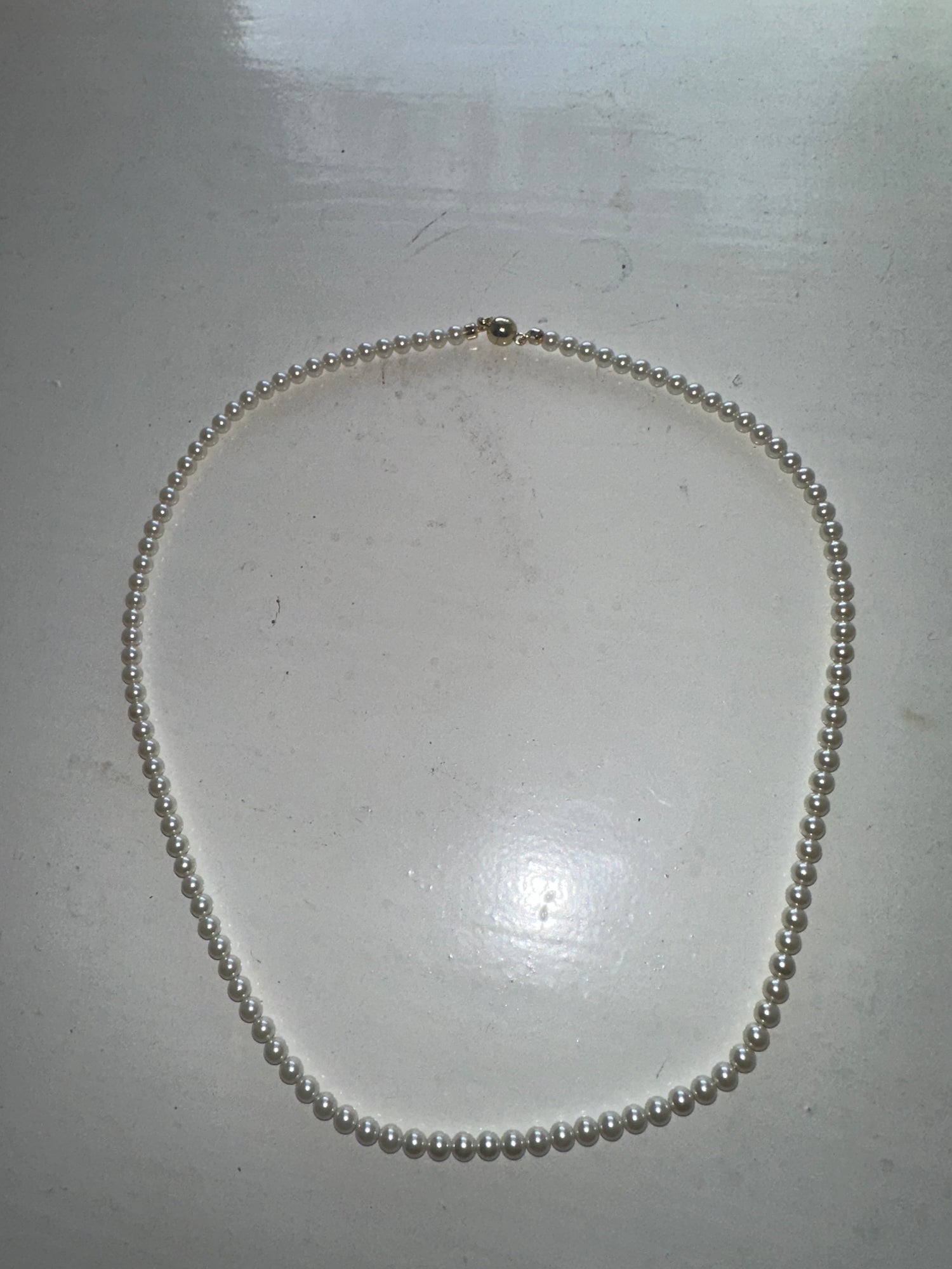Pearl necklace with magnet hook.